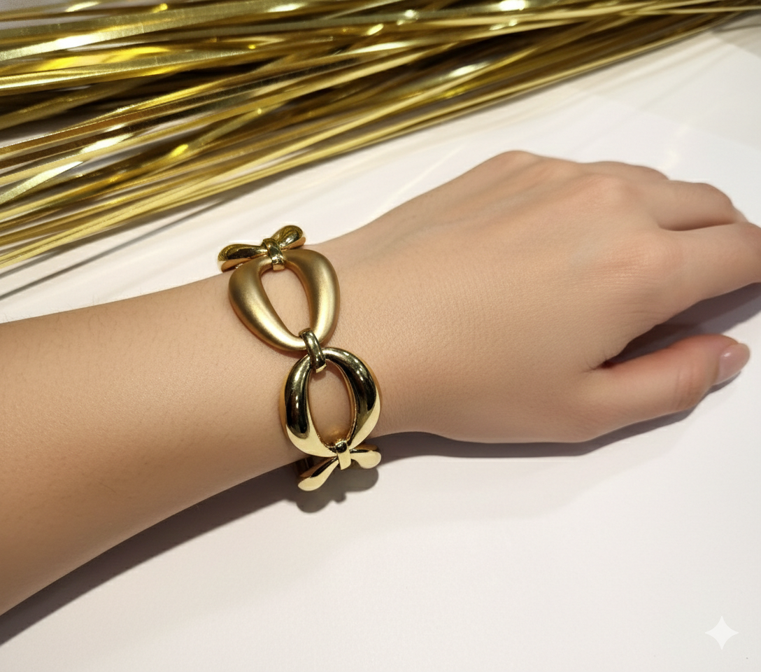 Gold-toned  link bracelet