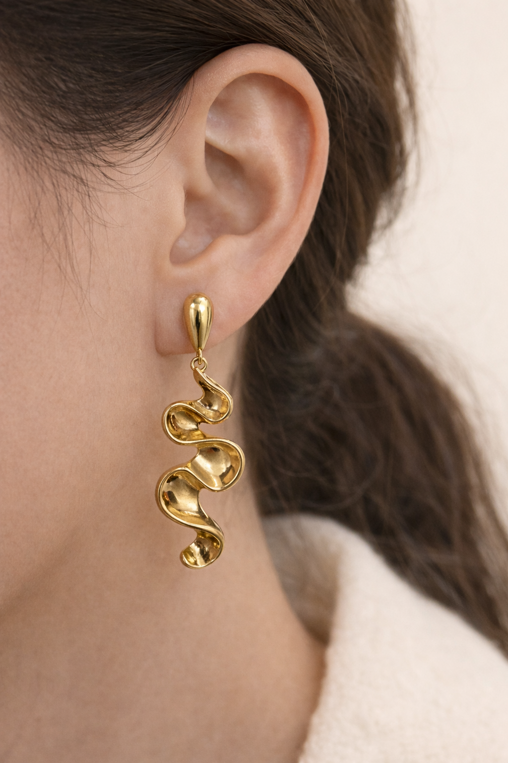 Golden Serpentine Flow Drops