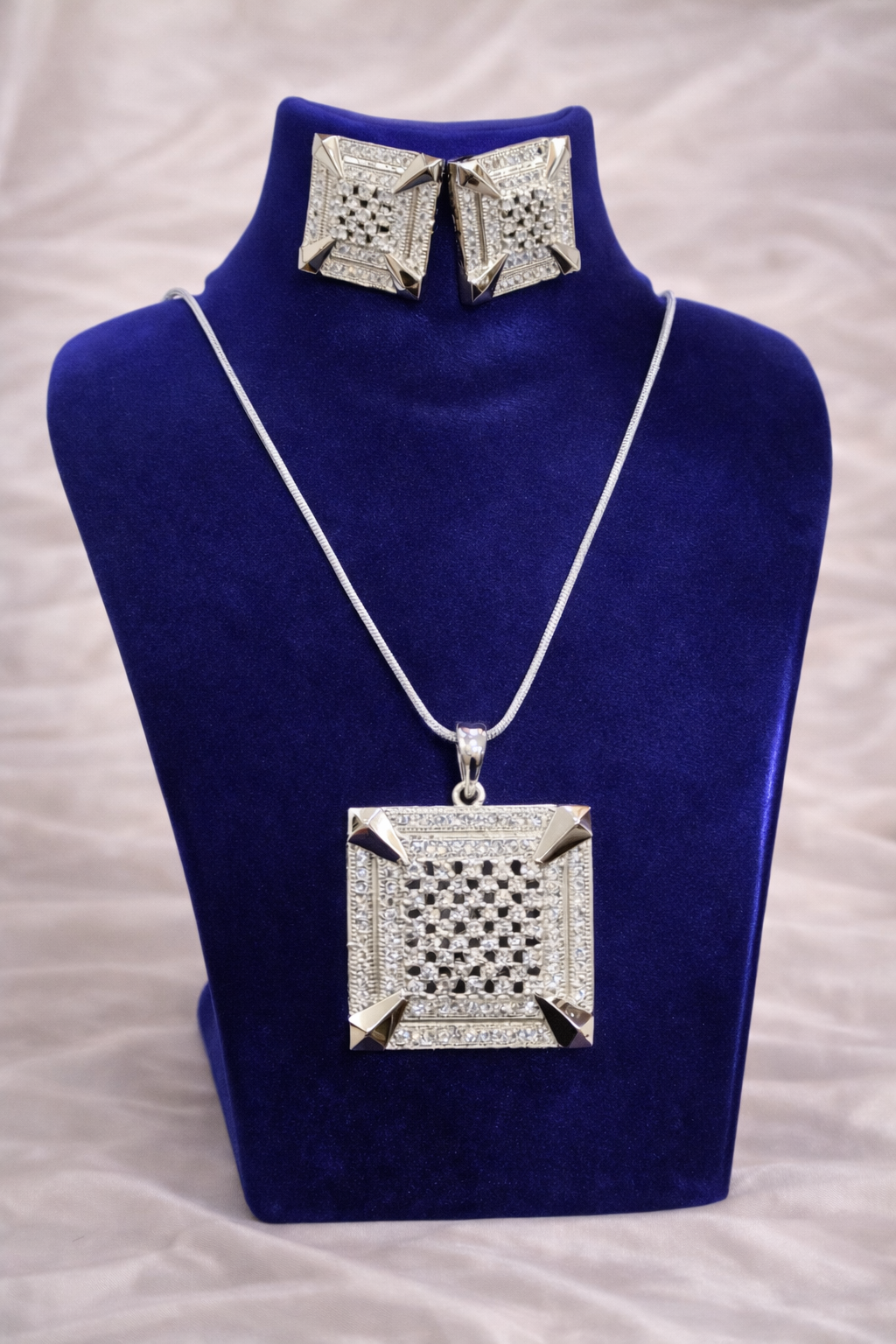 Ivory Silver Luxe Square Elegance Set
